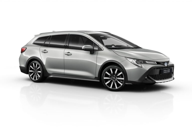 TOYOTA COROLLA SW 1.8 HYBRID rental vehicle
